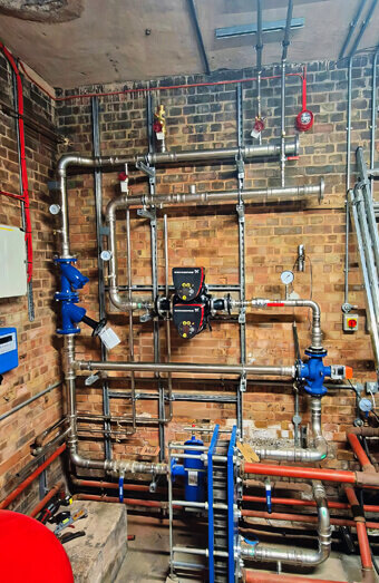 https://plumberalexanderheights.com.au/uploads/2025/06/commercial-plumbing-923198.jpg