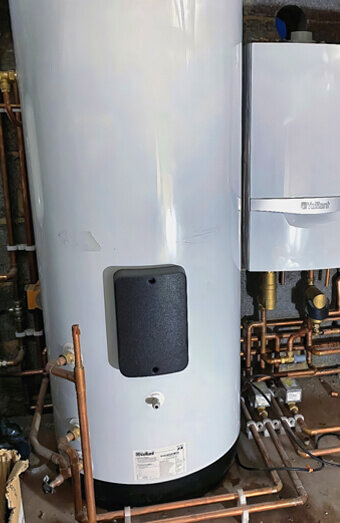 https://plumberalexanderheights.com.au/uploads/2025/06/hot-water-410504.jpg