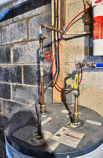 https://plumberalexanderheights.com.au/uploads/2025/06/hot-water-876058.jpg
